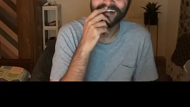 MakeMeAwareAah's cam snapshot