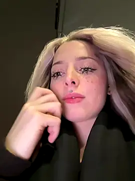 LoraaDoll's cam snapshot