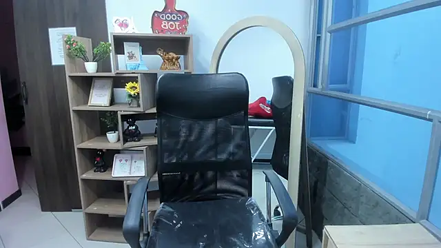 LeilaSmith_'s cam snapshot