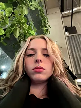 LoraaDoll's cam snapshot