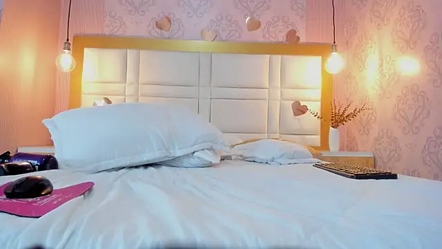 CHLOE_BLOWJOB's cam snapshot