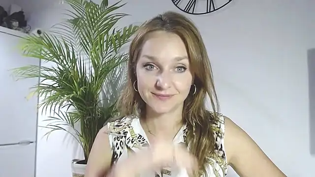 AliciaDesire's cam snapshot