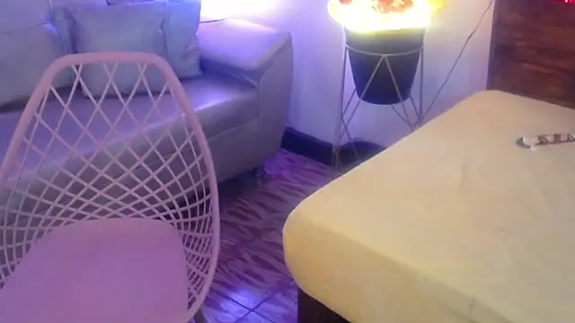 Yeseniaa25_'s cam snapshot