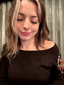 LoraaDoll live sex cam