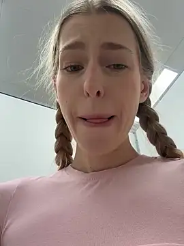 kira_mia live sex cam