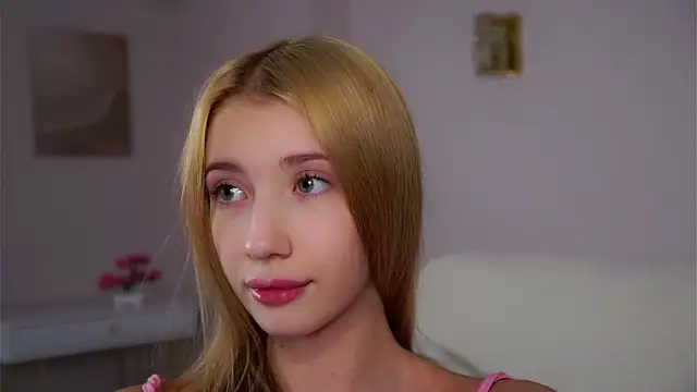 SunnivaCovil's cam snapshot