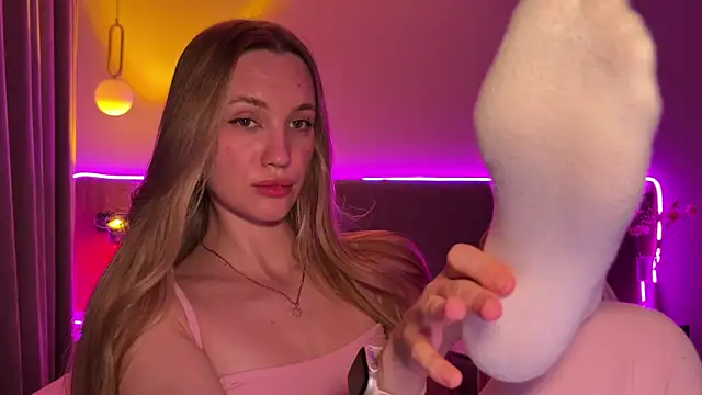 chillroom_'s cam snapshot