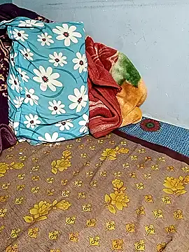 Naughty-Mayaa live sex cam