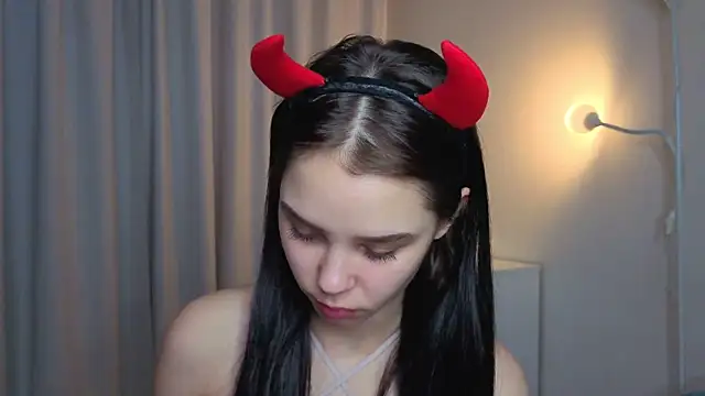 slyshypie live sex cam