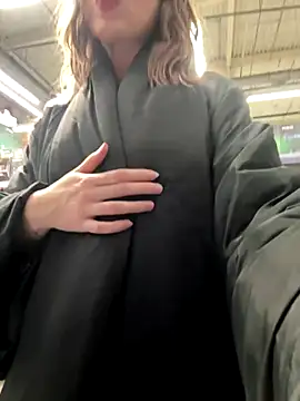 LoraaDoll live sex cam