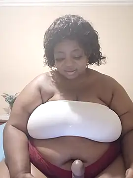 BustyBoobsxXx999's cam snapshot