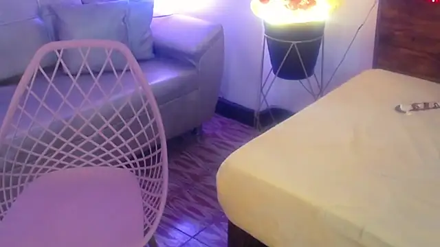 Yeseniaa25_'s cam snapshot