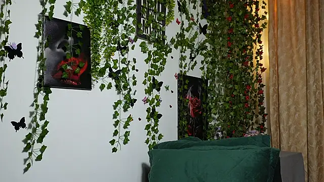 NaughtYHomemadE live sex cam