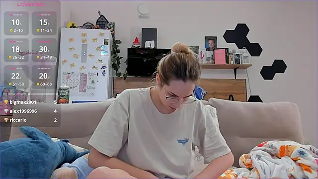 Girl_alone_home live sex cam