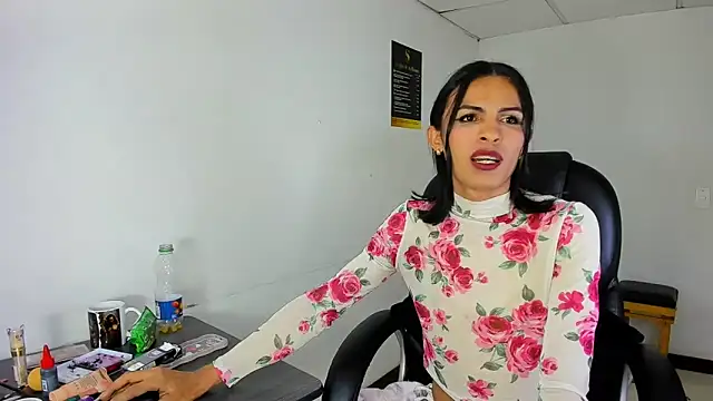 Aisha_hotts777 live sex cam