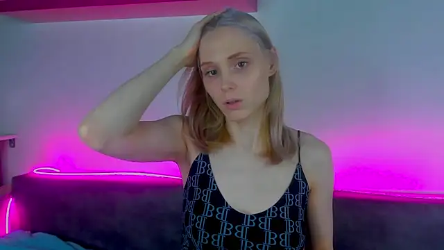 Gina_Gina_love's cam snapshot