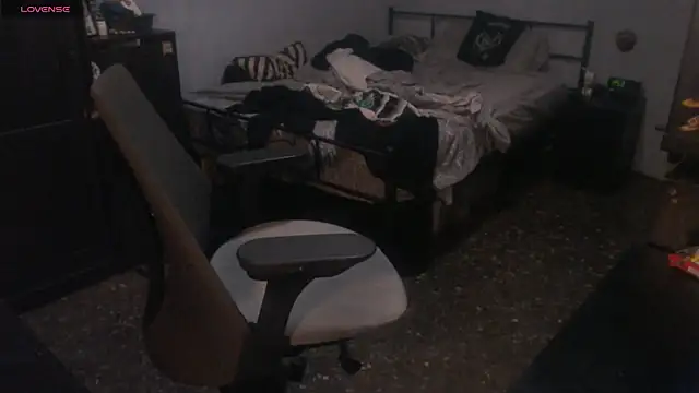 SexxxyLouis live sex cam