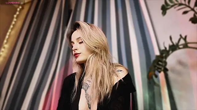 aviva_faith's cam snapshot