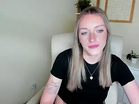 EvelynBlond's cam snapshot