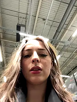 LoraaDoll live sex cam