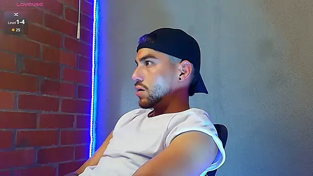 Leandro_valenzuela live sex cam