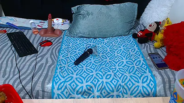 TaurusClitCake's cam snapshot