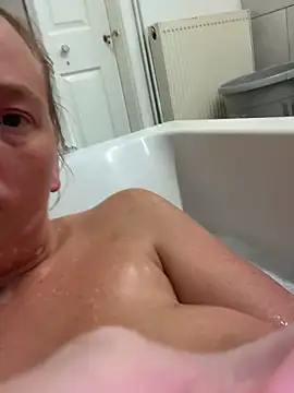 JustYourNormalCouple's cam snapshot