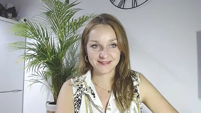 AliciaDesire live sex cam