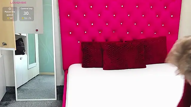 LoraDelNiro live sex cam