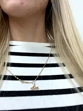 MoonSprinkle's cam snapshot