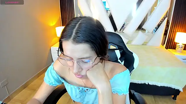 Linda4Petite's cam snapshot