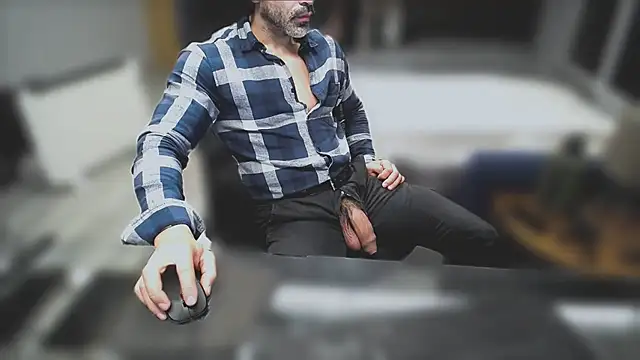 latinoo23bom's cam snapshot