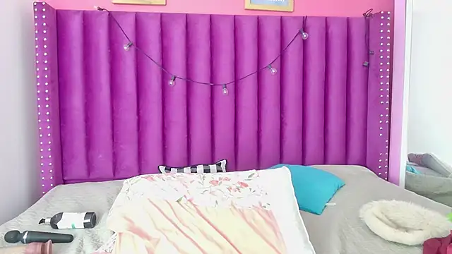 littleebonny's cam snapshot