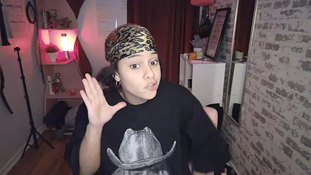 PrettyLittleProblem's cam snapshot