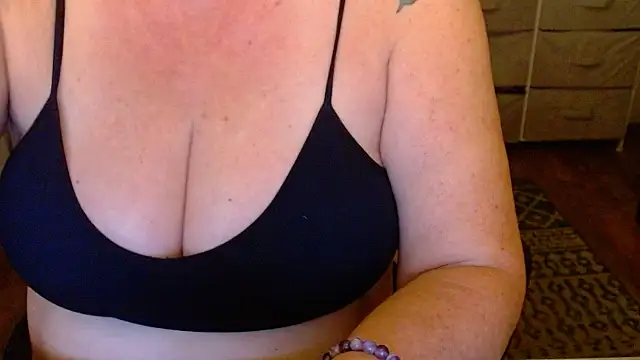 Nikkimastersgirl1091's cam snapshot