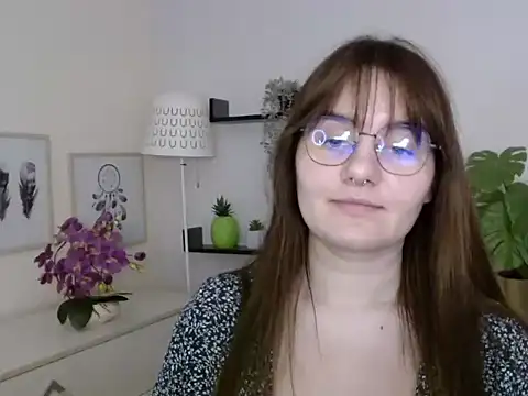 Julie_Diamond's cam snapshot