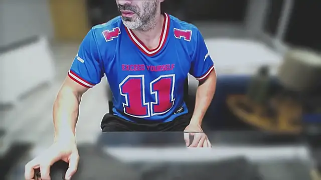 latinoo23bom's cam snapshot