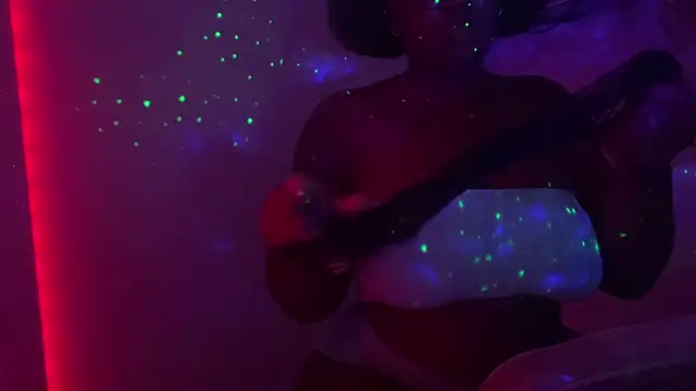 lovelyenigma365's web cam