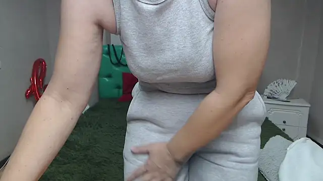 EmiliaGree live sex cam