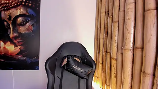 charlotte_mitchell_'s cam snapshot