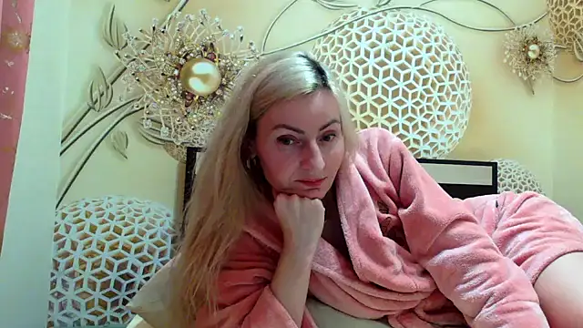 Yourrealgirl's cam snapshot