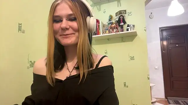 TraceeSchutt's cam snapshot