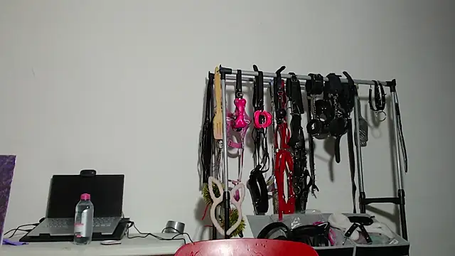 Eloise-brown live sex cam