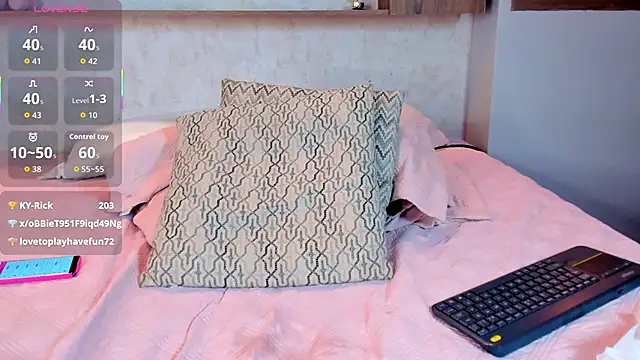 Emilly_Beaumont's cam snapshot