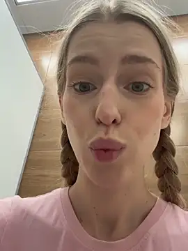 kira_mia live sex cam