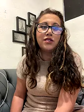 MirandaLatinaLovely live sex cam