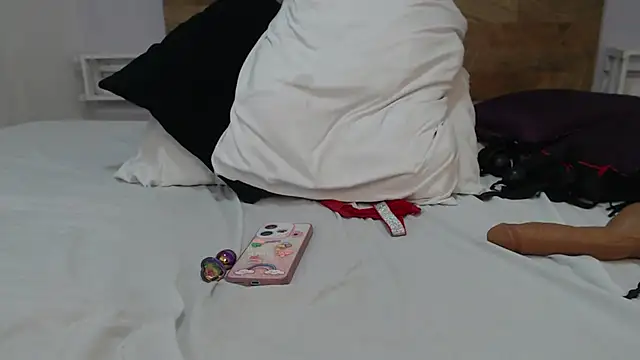 kylieBensoon's cam snapshot