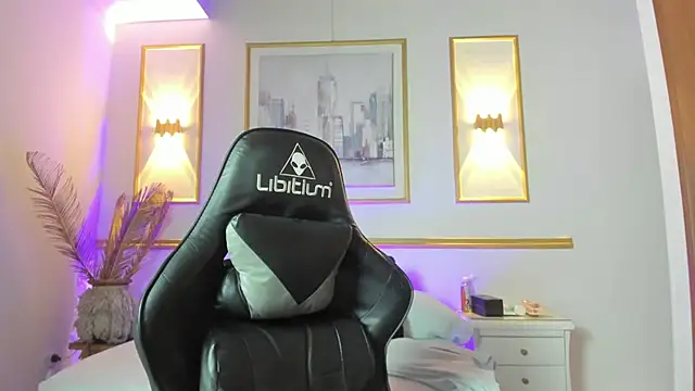 karlyy_'s cam snapshot