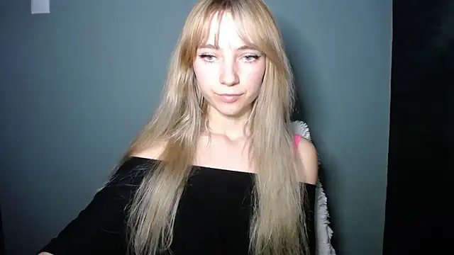 LuciaYoung's cam snapshot