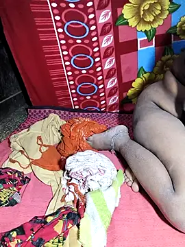 POOJALOVEHOT's cam snapshot